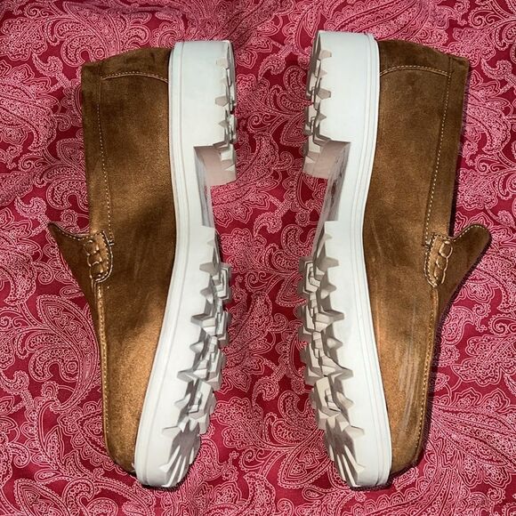 JOURNEE COLLECTION loafers. Medium brown. Size 9.5W. - Picture 4 of 6